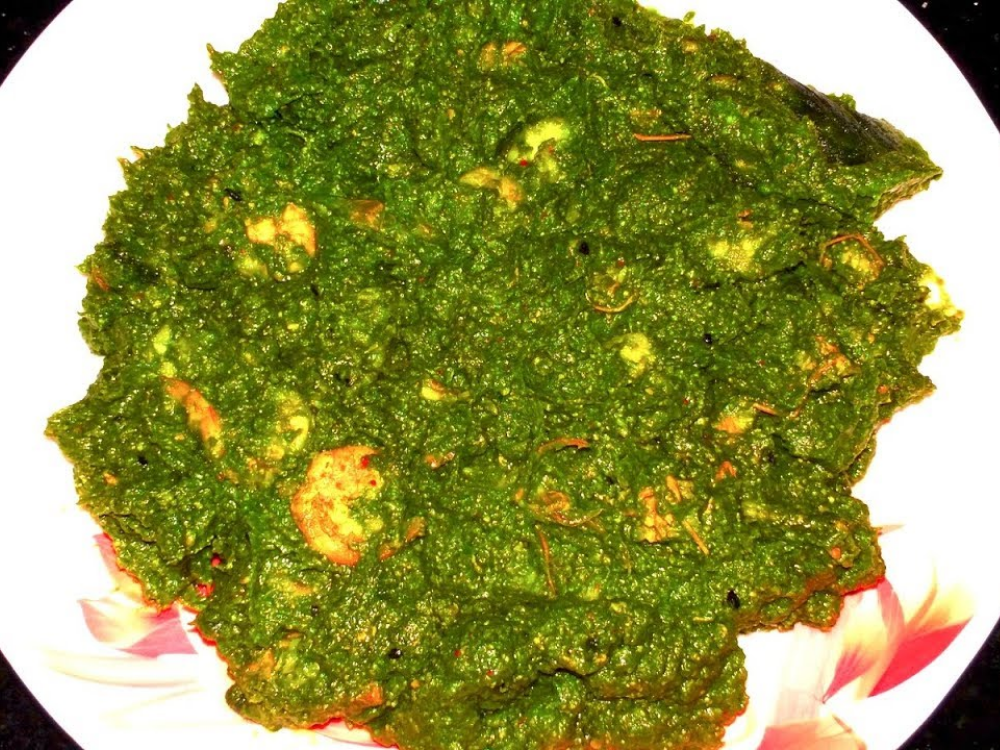 kochupata diye chingri in bengali style